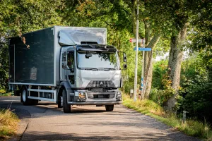 Renault Trucks D 19 T X-Load on a bend in the countryside