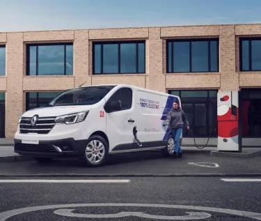 Renault-trucks Trafic E-tech parked and someone is about to plug it